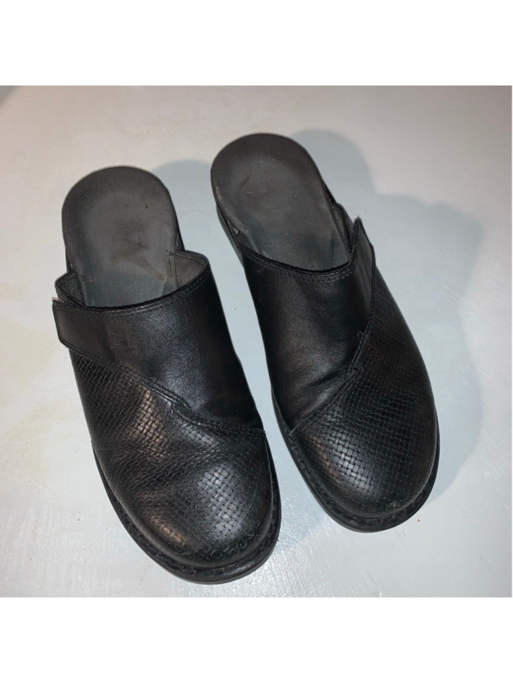Women's Clarks Black Leather Mules Clogs Size 9